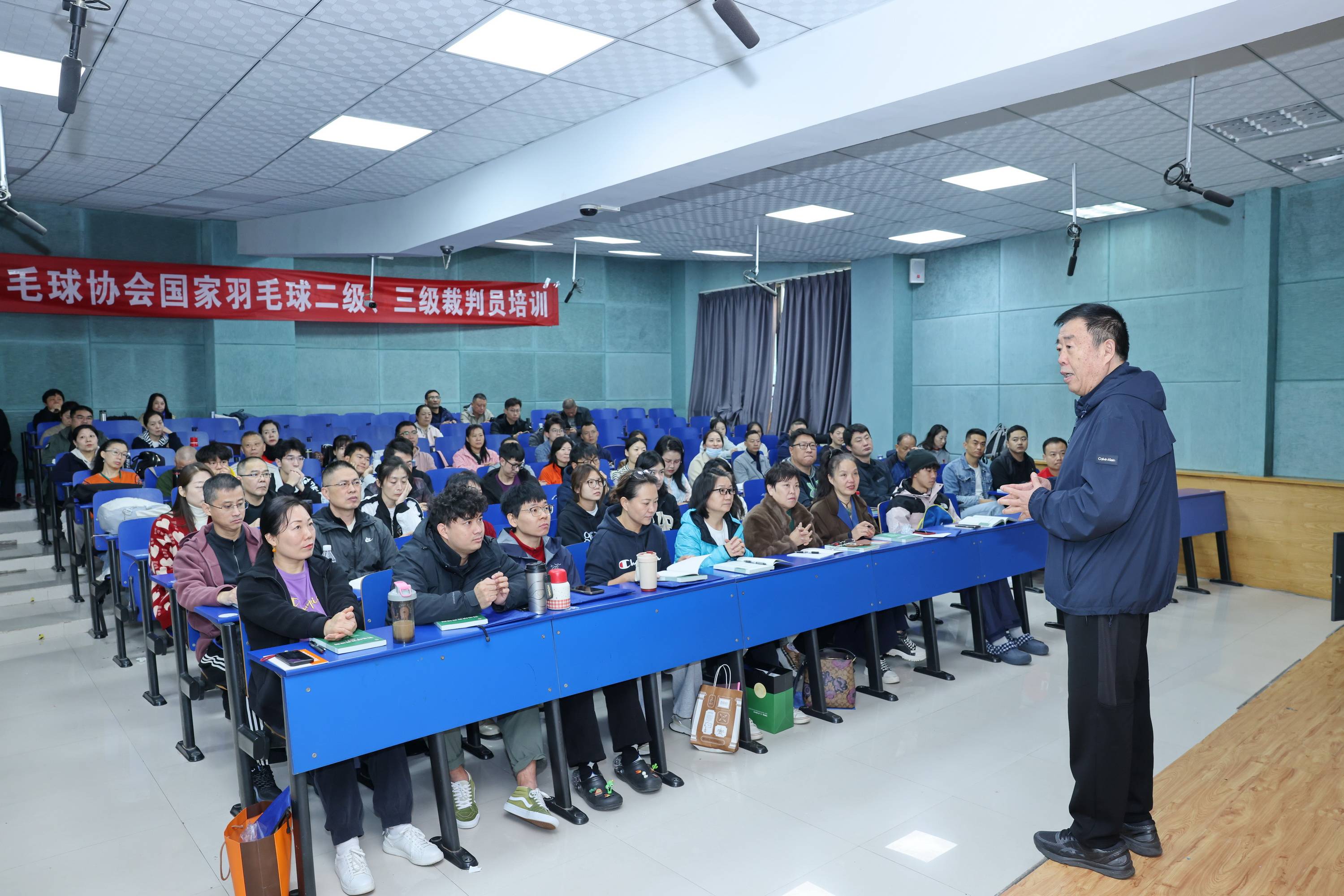 worldcup-筑牢羽毛球竞赛服务保障人才根基——郑州市羽毛球协会举办羽毛球三级、二级裁判員(yuán)培(péi)训班(bān)